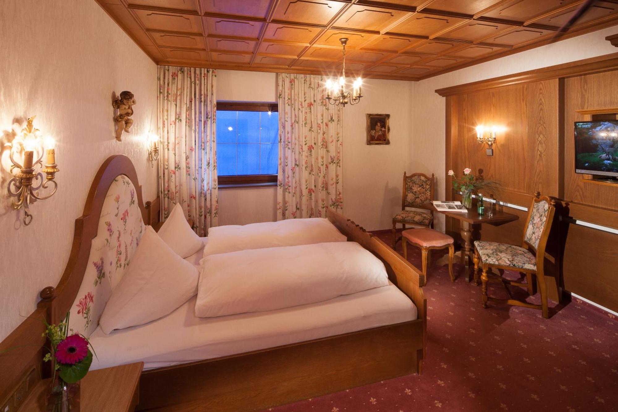 Double Room,1541685775:JPEG