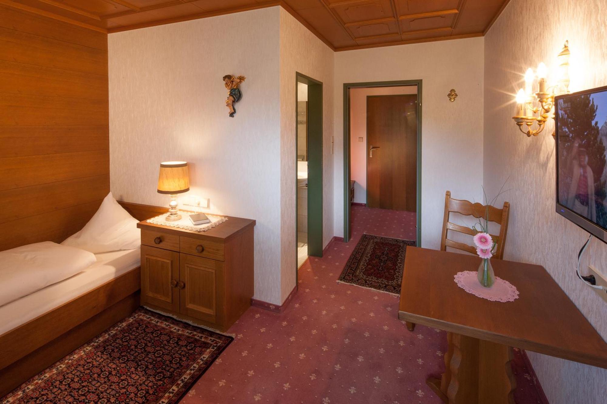 Single Room,1541685775:JPEG